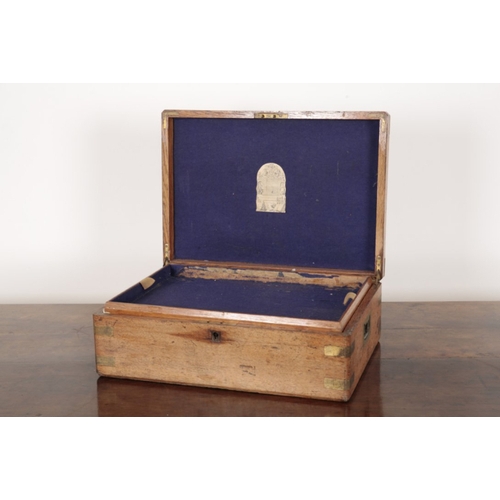 54 - AN OAK AND MARQUETRY CUTLERY BOX BY WIDDOWSON & VEALE the hinged lid inlaid with flowers opens to a ... 