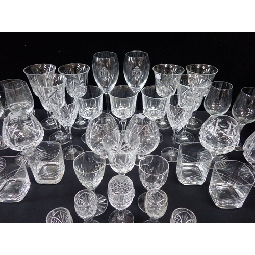 104 - A QUANTITY OF MIXED GLASSWARE