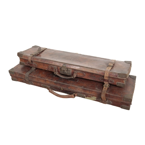 185 - WILLIAM MOORE & GREY, LONDON: A LEATHER AND OAK SINGLE GUN CASE with brass corners, the green baize ... 