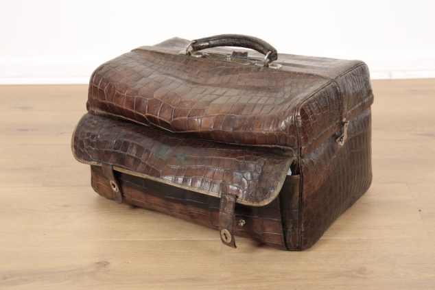 A late Victorian crocodile leather Gladstone bag travelling case, by Drew &  Sons, Piccadilly Circus