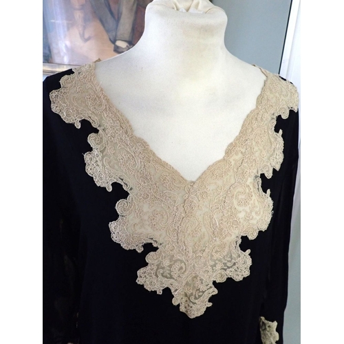 168 - A 1930S BLACK CHIFFON AND LACE COCKTAIL DRESS