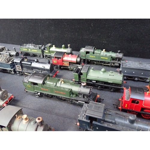 253 - A COLLECTION OF 00 GAUGE LOCOMOTIVES mostly GWR, various makes, some repainting