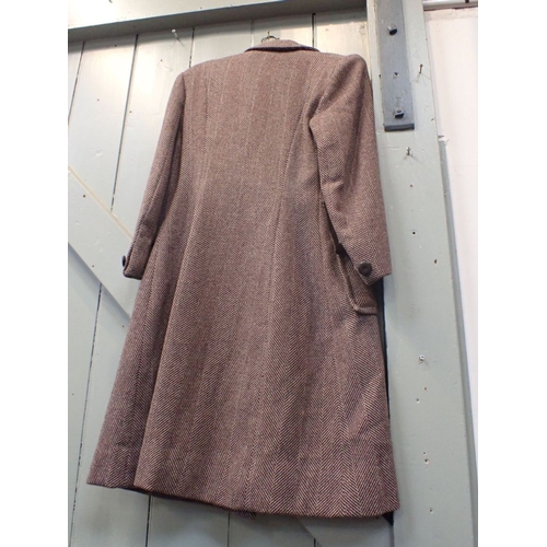 12 - UTILITY, CC41: A 1940s LADIES' COAT  'ROGANT GILLIE TWEED'

brown herringbone, the pocket flaps edge... 