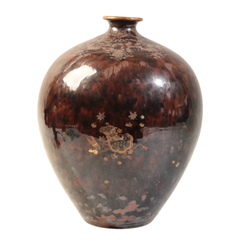 115 - A JAPANESE PORCELAIN VASE

from the Kinkozan kiln and signed on an artist's pallet, the ovoid body d... 