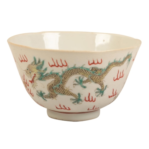 31 - A CHINESE PORCELAIN BOWL

early Qing or later, with an undulating rim, the body decorated with scaly... 