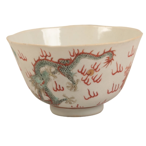 31 - A CHINESE PORCELAIN BOWL

early Qing or later, with an undulating rim, the body decorated with scaly... 