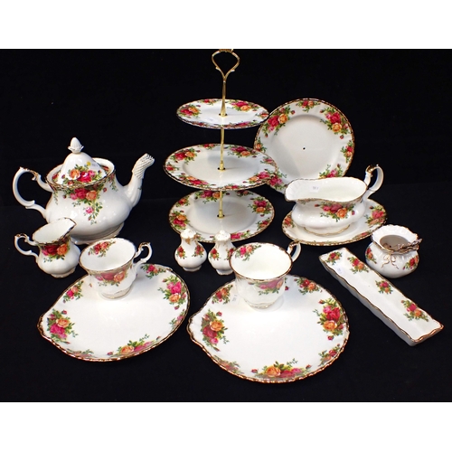 101 - A QUANTITY OF ROYAL ALBERT 'OLD COUNTRY ROSES' WARE including teapot and cake stand (with incorrect ... 