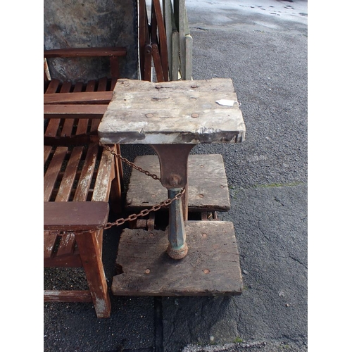 2 - A SET OF VINTAGE W & T AVERY PORTABLE SACK SCALES with wooden platform (woodworm)