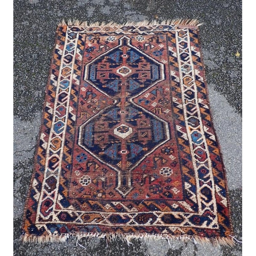 873 - AN ANTIQUE SHIRAZ RUG 118 x 83cm (worn)