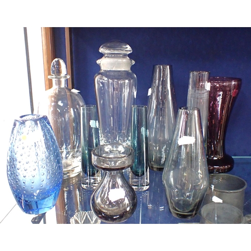 90 - A COLLECTION OF RETRO MID-CENTURY ART GLASS including a Vicke Lindstrand for Kosta cocktail shaker (... 