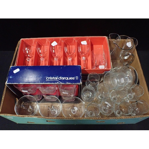 28 - A QUANTITY OF CRISTAL D'ARQUES TABLE GLASS and other glass ware