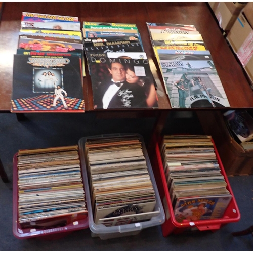 122 - A LARGE COLLECTION OF LP VINYL RECORDS Cliff Richard, Frank Sinatra and others, various, mostly pop ... 