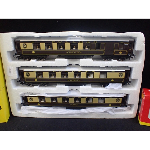 156 - HORNBY 00 GAUGE PULLMAN COACHES BOXED AS NEW with three Janestrains Pullmans, and set of three Pullm... 