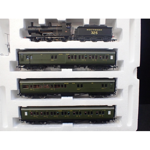 159 - HORNBY 00 GAUGE BOXED TRAIN SET Limited Edition 1940 Return from Dunkirk. Sound chip fitted.