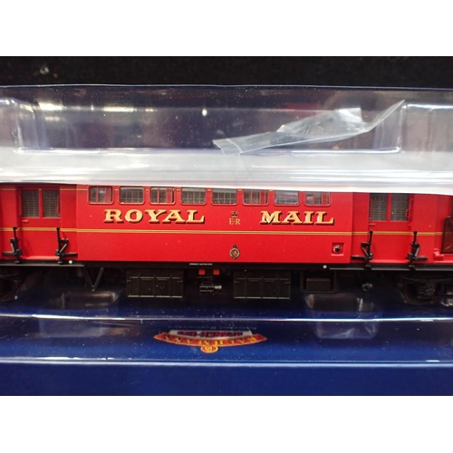 160 - BACHMANN 00 GAUGE BR ROYAL MAIL VAN with a Hornby Churchill funeral luggage van, both boxed as new. ... 