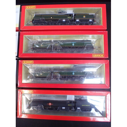 183 - HORNBY 00 GAUGE SOUTHERN RAILWAY LOCOMOTIVES BOXED AS NEW Battle of Britain Class Sir Winston Church... 