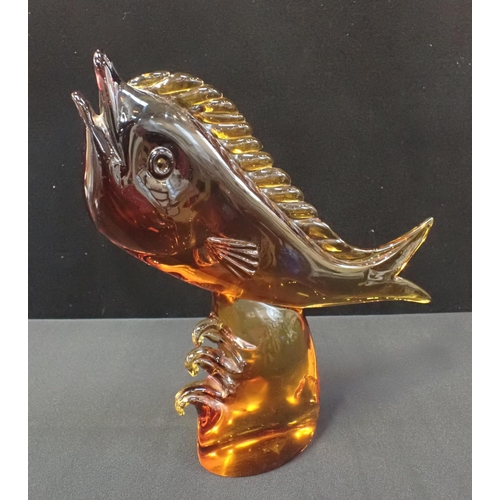 242 - A LARGE MURANO AMBER GLASS FISH, PROBABLY ARCHIMEDE SEGUSO 39cm high