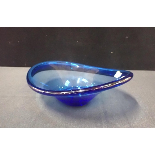 247 - A SCANDINAVIAN ART GLASS BOWL of eliptical form, with ground pontil 27cm wide