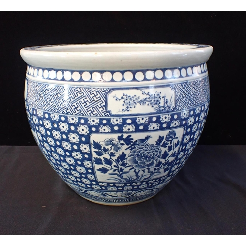 290 - A CHINESE BLUE AND WHITE FISH BOWL, QING c. early/mid 19th century, the exterior painted all over wi... 