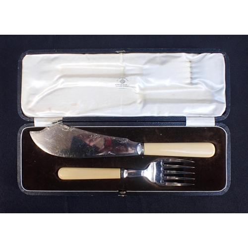 332 - A CASED SET OF MAPPIN AND WEBB GRAPEFRUIT SPOONS together with a plated cased set of fish servers