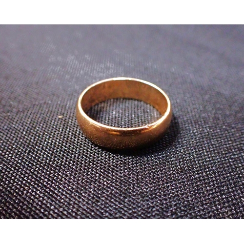 414 - 9ct GOLD WEDDING BAND 0.5 cm wide