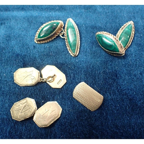 421 - A PAIR OF 9CT GOLD AND MALACHITE CUFFLINKS another 9ct pair, and an odd detached cufflink front