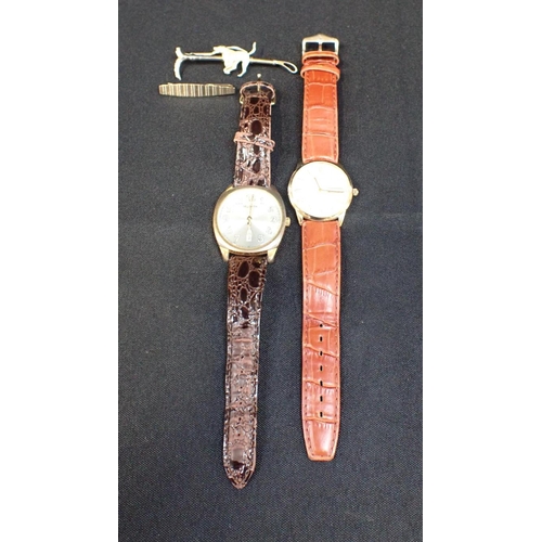 432 - A ROTARY GENT'S WATCH with a Sekonda watch and two tie clips