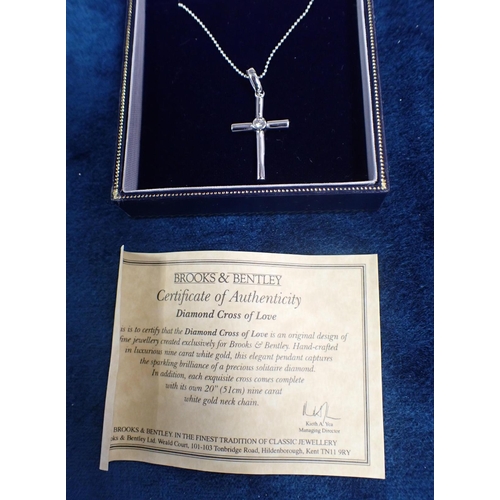 456 - A 9CT WHITE GOLD AND DIAMOND CROSS PENDANT with a 9ct white gold chain, (c.4.58grams total weight) f... 