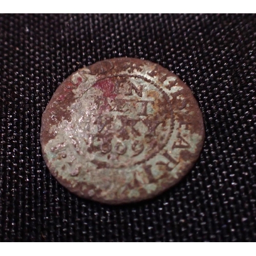 512 - A 1915 SHILLING, WITH SOME TONE, A TETBURY FARTHING 1669 (worn), 1854 penny, and other coins