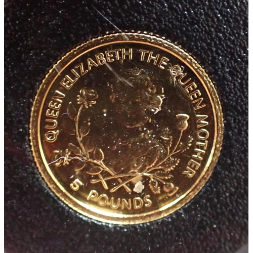 513 - ROYAL MINT: A 1998 GUERNSEY GOLD £5 COIN (c.1.24oz), c.13.92mm diameter, in the original capsule, wi... 