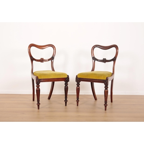 107 - A SET OF SIX EARLY VICTORIAN GRAINED ROSEWOOD DINING CHAIRS

the kidney shaped backs with carved spl... 