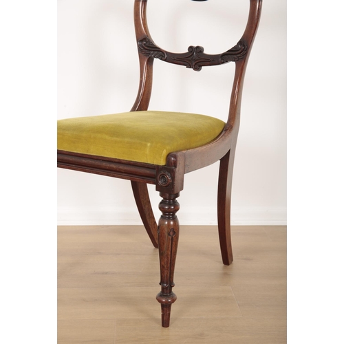 107 - A SET OF SIX EARLY VICTORIAN GRAINED ROSEWOOD DINING CHAIRS

the kidney shaped backs with carved spl... 