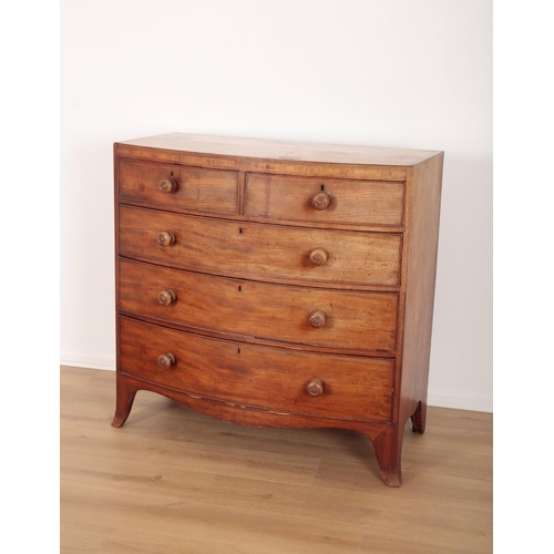 179 - A REGENCY MAHOGANY BOW FRONT CHEST OF DRAWERS

the cross banded top over two short and three long gr... 