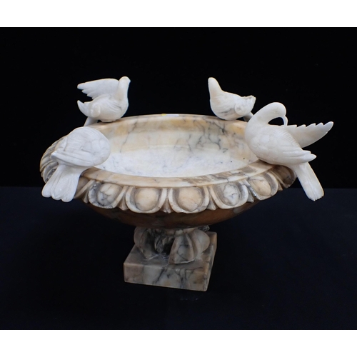 14 - A GRAND TOUR STYLE 'DOVES OF PLINY' ALABASTER TAZZA with four doves 30cm dia (rim)