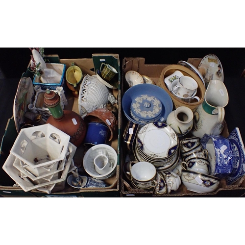 106 - A COLLECTION OF MIXED CERAMICS including a Pratt type seashell jug (a/f) and other items (some damag... 