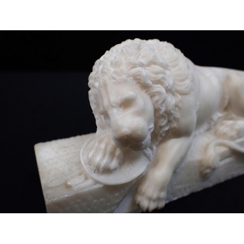 132 - AFTER BERTEL THORVALDSEN: AN ALABASTER 'LION OF LUCERNE' 17cm long