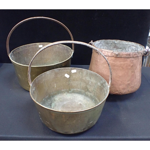 135 - TWO HEAVY-GAUGE BRASS PRESERVING PANS with iron handles, and a copper bucket (old repair) (3)
