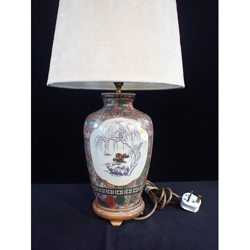 212 - A JAPANESE SATSUMA STYLE VASE TABLE LAMP, ON WOODEN STAND 30cm plus fitting and shade