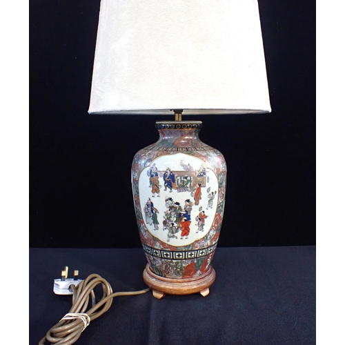 212 - A JAPANESE SATSUMA STYLE VASE TABLE LAMP, ON WOODEN STAND 30cm plus fitting and shade