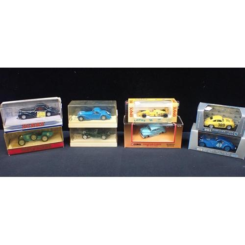 174 - A SMALL COLLECTION OF DIECAST MODEL VEHICLES, BOXED including Corgi 'Some Mothers Do 'Ave 'Em' Morri... 