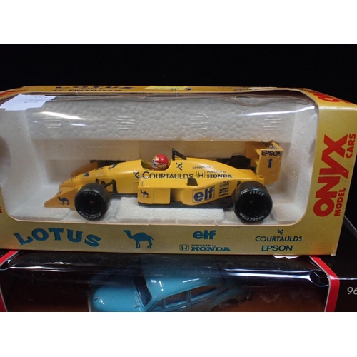 174 - A SMALL COLLECTION OF DIECAST MODEL VEHICLES, BOXED including Corgi 'Some Mothers Do 'Ave 'Em' Morri... 