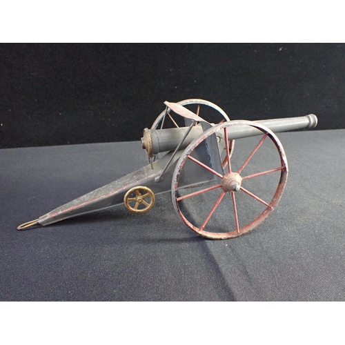 187 - A TINPLATE MODEL OF A FRENCH 75 FIELD GUN c1910, unmarked, probably French maker, 30cms long