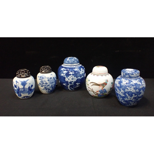 316 - A COLLECTION OF GINGER JARS WITH COVERS four blue and white, one famille rose, largest 16 cms high