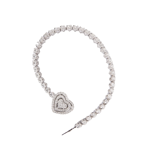 413 - DAMAS: A DIAMOND TENNIS BRACELET in 18ct white gold, set throughout with round brilliant cut diamond... 