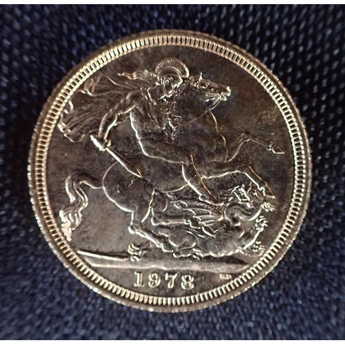 474 - A 1978 ELIZABETH II GOLD SOVEREIGN reverse with St George and Dragon, c. 7.9 grams