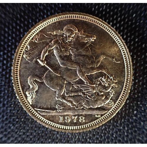 475 - A 1978 ELIZABETH II GOLD SOVEREIGN reverse with St George and Dragon, c. 7.9 grams