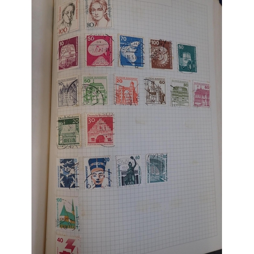 489 - A COLLECTION OF STAMPS