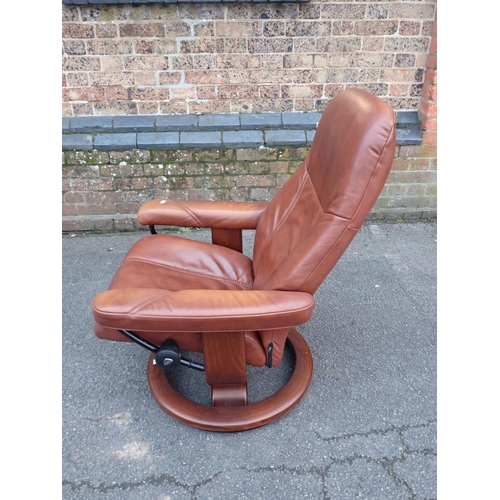 833 - AN EKORNES STRESSLESS BROWN LEATHER LOUNGE CHAIR