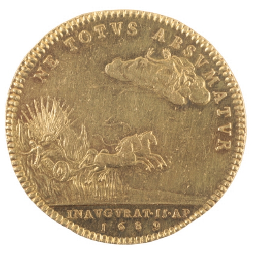 117 - A WILLIAM AND MARY GOLD CORONATION MEDAL BY JOHN ROETTIER (1631-1703)

the obverse with the King and... 