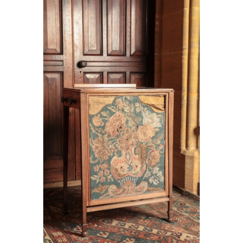 18 - A LATE GEORGE III MAHOGANY COMBINED READING TABLE AND FIRE SCREEN

of Sheraton design, the hinged re... 